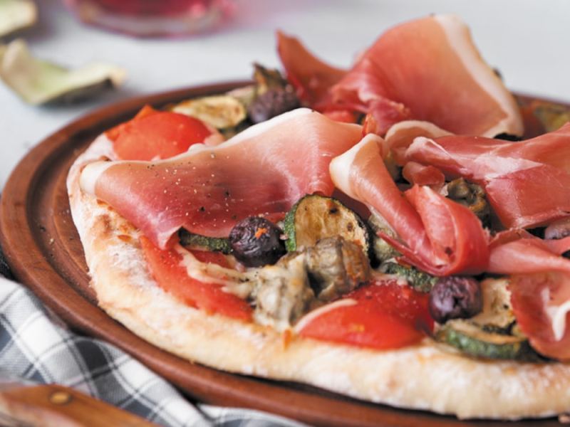 Pizza con Alcauciles y Jamón Crudo